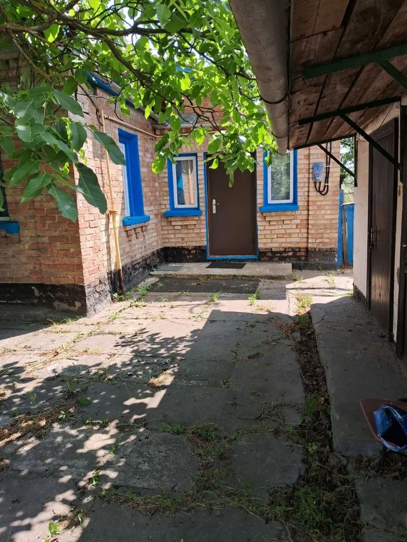 Продаж земельної ділянки з будинком. с. Дмитрівка (Бучанський р-н), центр, 17 соток — фото 1 з 2