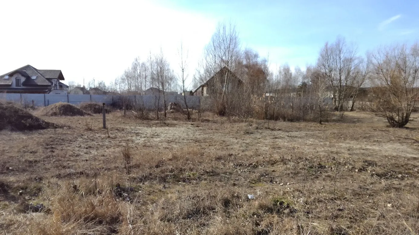 Осокорки. Продам ділянку 12 соток в хорошому місці.