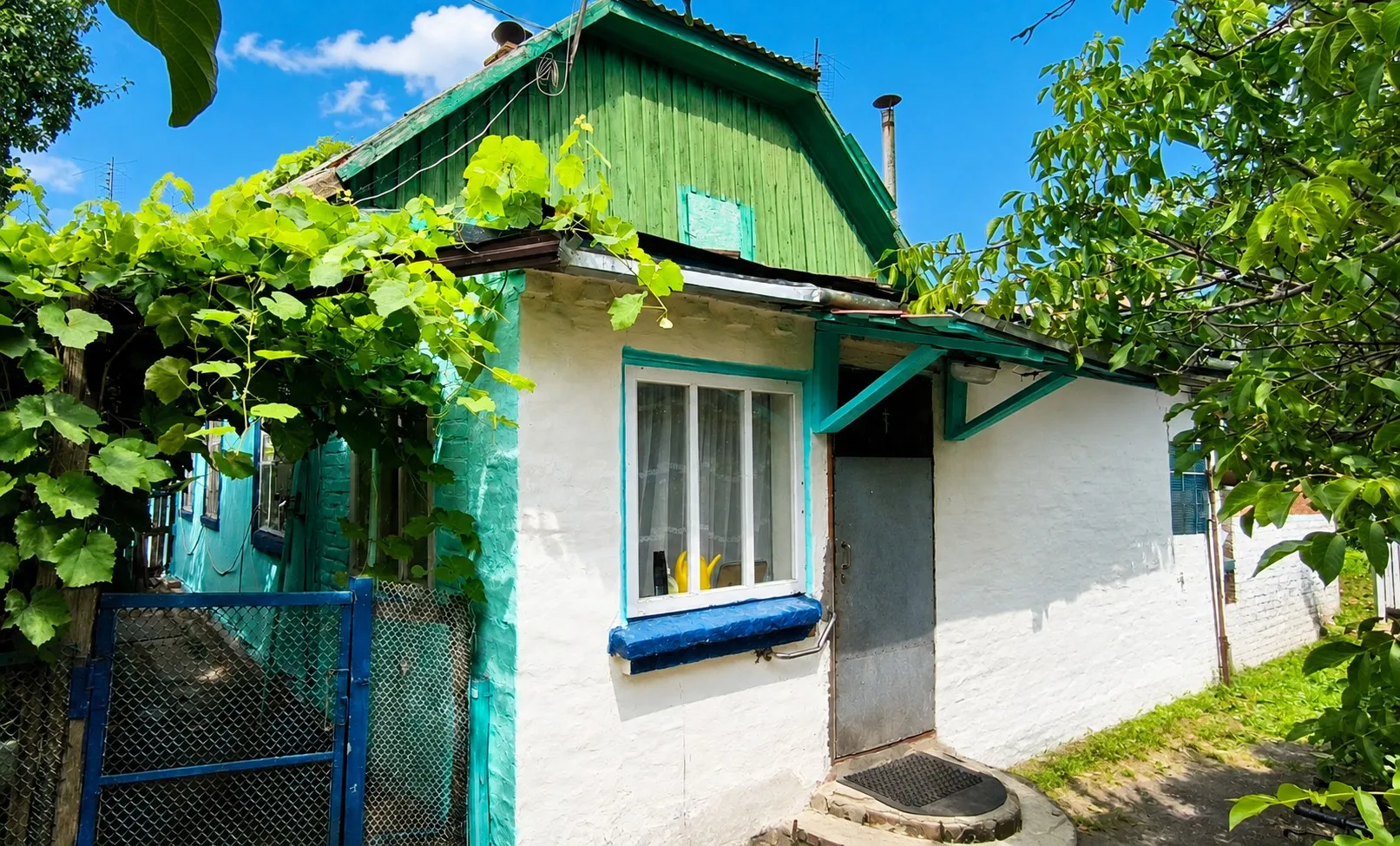 Півбудинку як Аналог 2-кімнатної квартири — тільки з власним двором і без сусідів зверху