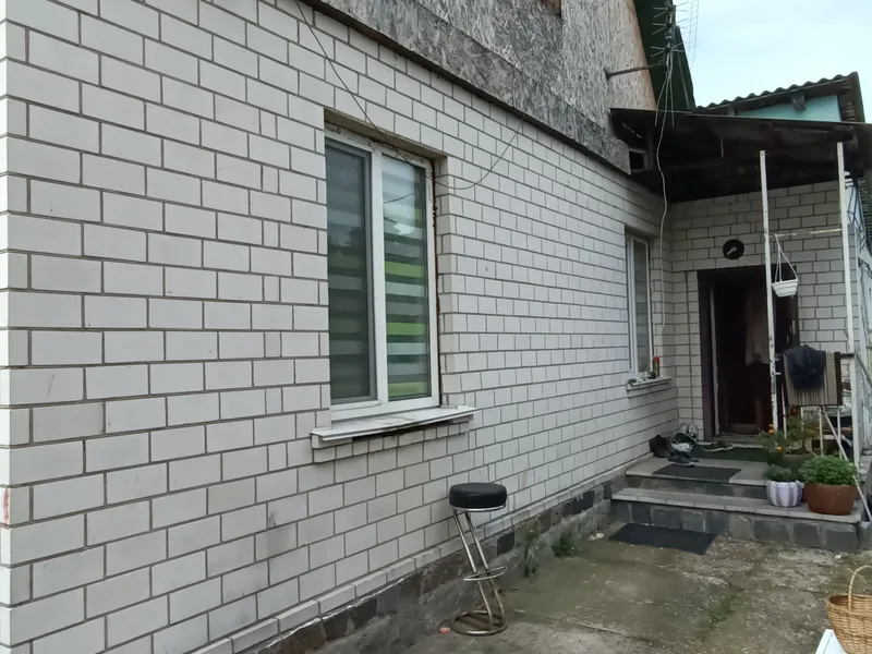 Продам пів будинку зі всіма комунікаціями в центрі селища Клавдієво-Тарасове — фото 1 з 19