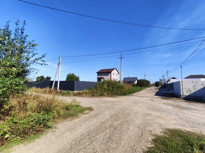 Продам ділянку з парканом, світлом (21 кВт) та свердловиною! Заїзд з двох сторін — фото 1 з 18