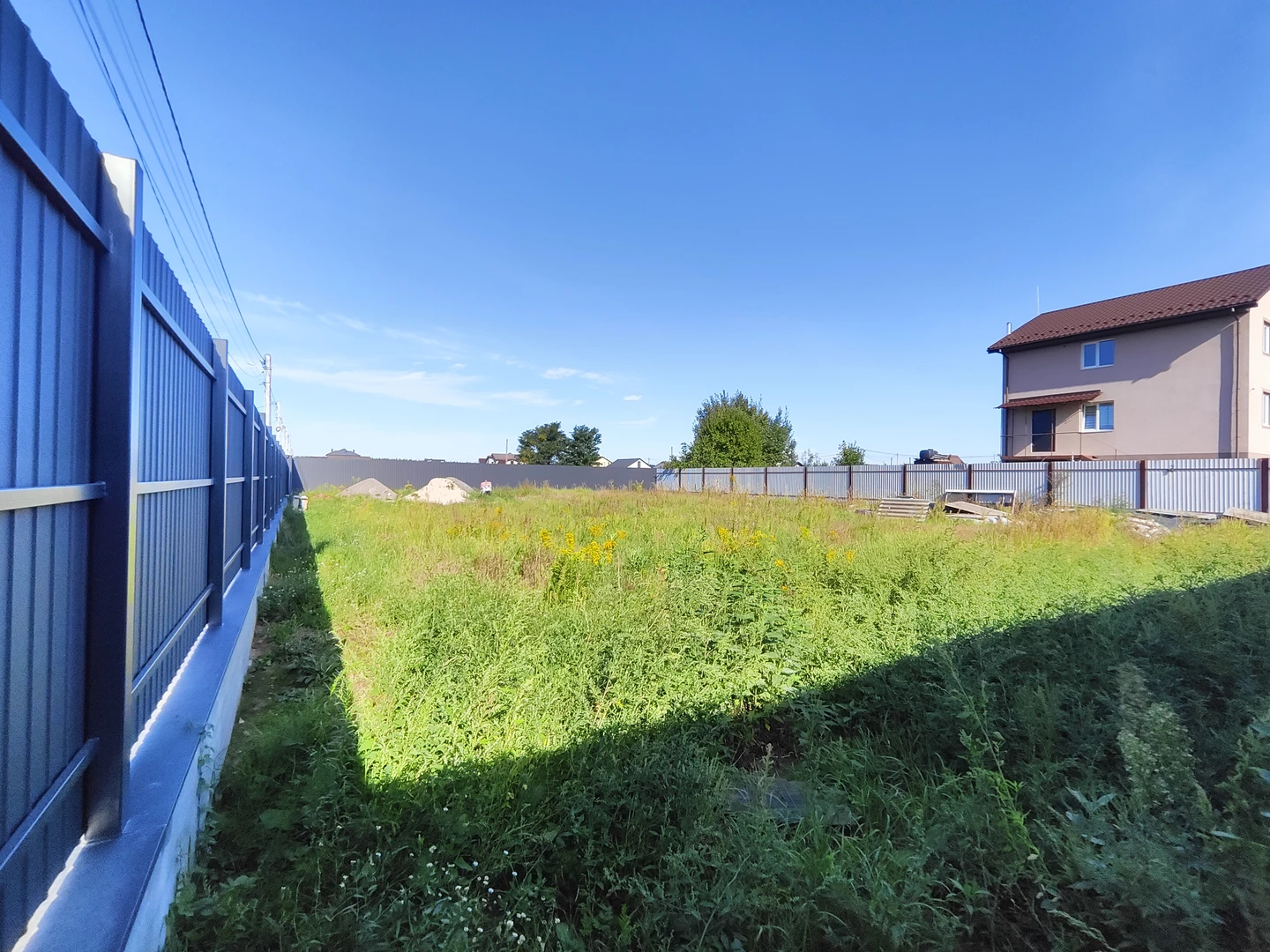 Продам ділянку з парканом, світлом (21 кВт) та свердловиною! Заїзд з двох сторін — фото 3 з 18