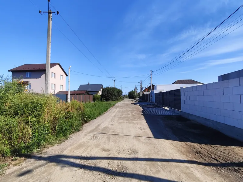 Продам ділянку з парканом, світлом (21 кВт) та свердловиною! Заїзд з двох сторін — фото 8 з 18