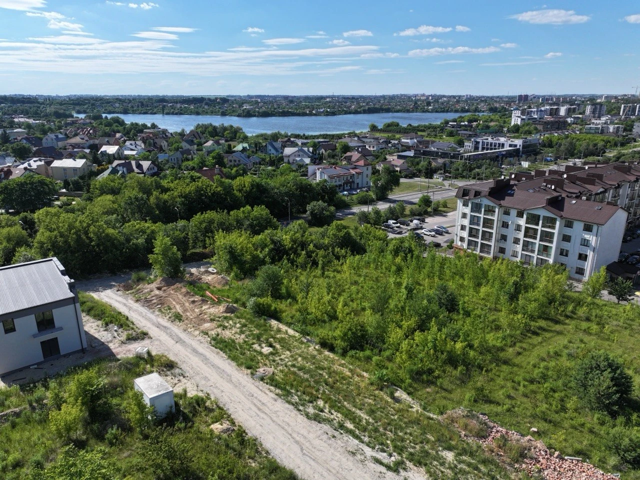 Продаж земельної ділянки з видом на озеро  Щасливе — фото 2 з 6