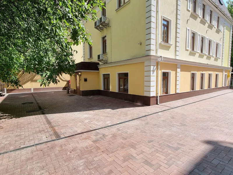 Продаж земельної ділянки з офісною будівлею — фото 3 з 20