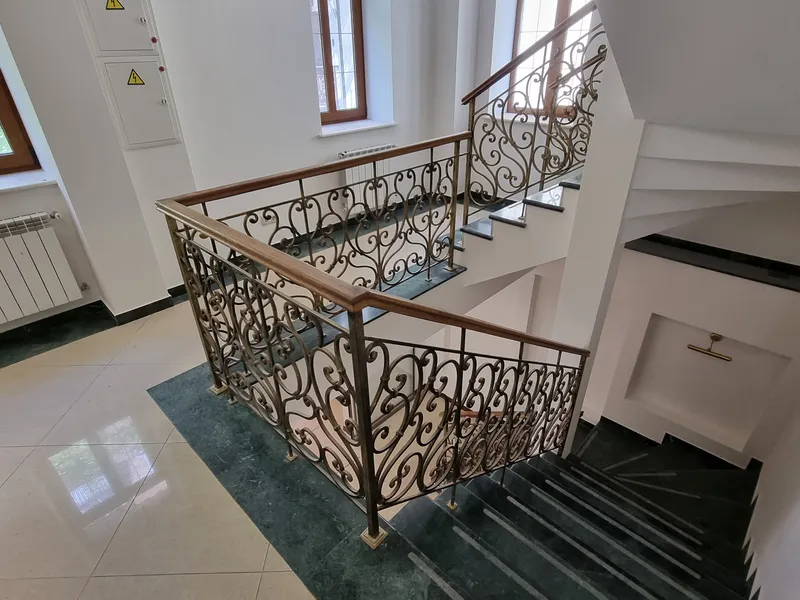 Продаж земельної ділянки з офісною будівлею — фото 7 з 20