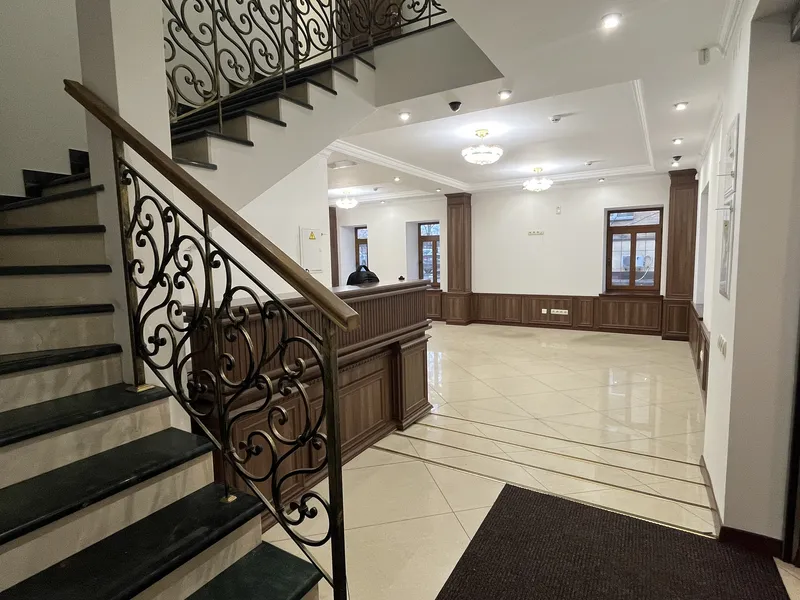 Продаж земельної ділянки з офісною будівлею — фото 18 з 20