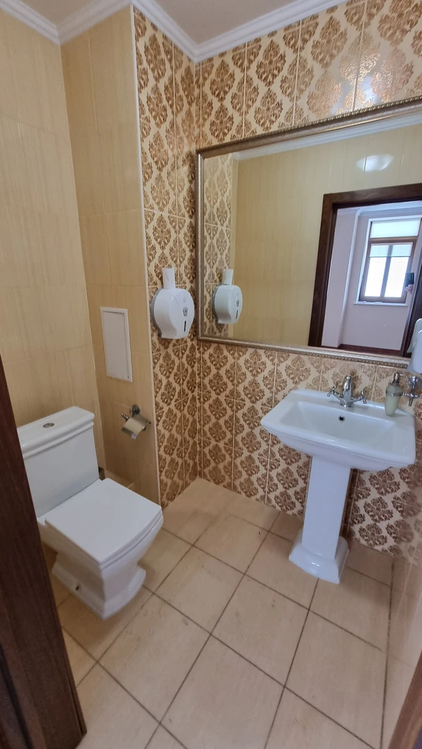 Продаж земельної ділянки з офісною будівлею — фото 20 з 20