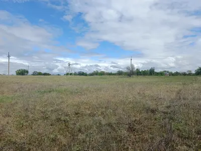Вже переведено в землі промисловості - цільове призначення змінене, на кадастровій карті інформація застаріла. Є інші локації. Земельні ділянки від 50 соток до 20 га, цільове призначення - промисловість, транспорт, енергетика — мініатюра фото 3