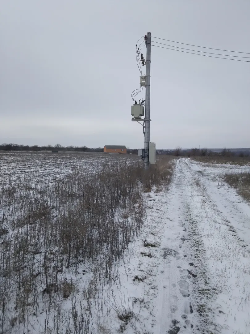 Вже переведено в землі промисловості - цільове призначення змінене, на кадастровій карті інформація застаріла. Є інші локації. Земельні ділянки від 50 соток до 10 га, в місті за Онко Диспансером, цільове призначення - промисловість, транспорт, енергетика — фото 3 з 3