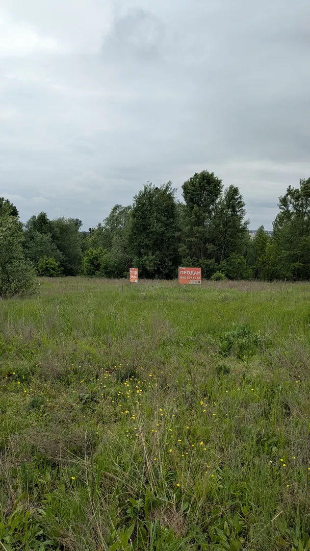 Продам 8 соток. поряд Електрика і сусіди.