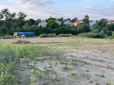 Продаютьсяться земельні ділянки ОЖБ прямокутної форми, розташовані на пагорбі з панорамним видом на озеро та ліс — мініатюра фото 9