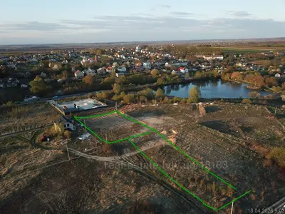 Продаютьсяться земельні ділянки ОЖБ прямокутної форми, розташовані на пагорбі з панорамним видом на озеро та ліс — мініатюра фото 1