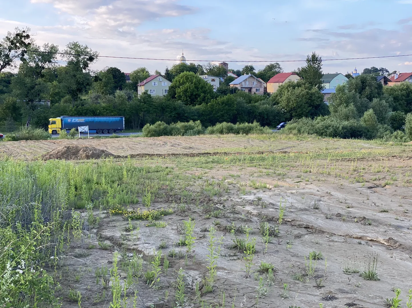 Продаютьсяться земельні ділянки ОЖБ прямокутної форми, розташовані на пагорбі з панорамним видом на озеро та ліс — фото 10 з 14