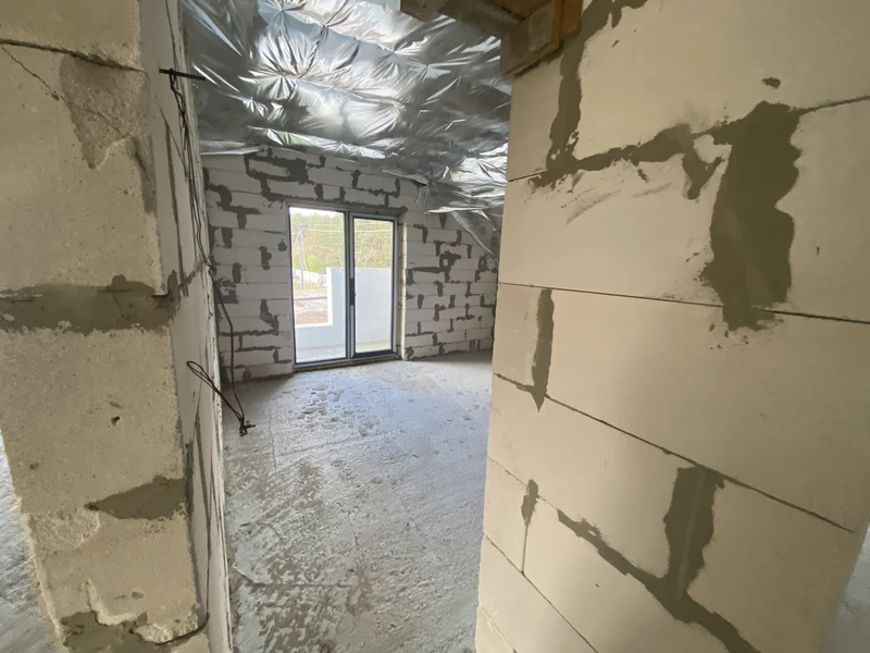 Пропоную до продажу простору приватну ділянці 11 соток, септик, скважина  з будинком 260м2, у селищі Білогородка. — фото 16 з 18