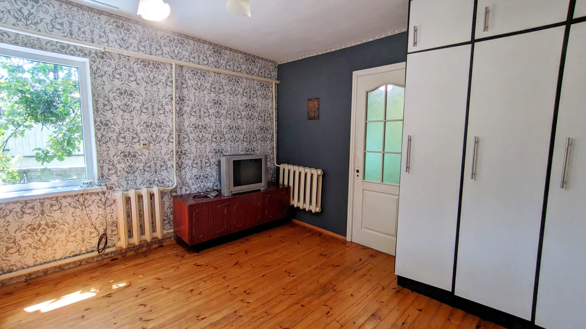Продається затишний будинок в Іванкові — фото 12 з 16
