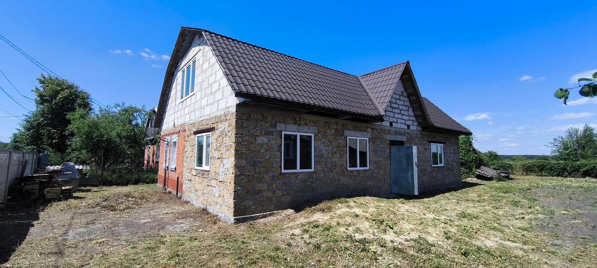 Будинок з великою ділянкою прямо на фасаді жвавої вулиці з активним трафіком — ідеально під бізнес! — фото 1 з 6