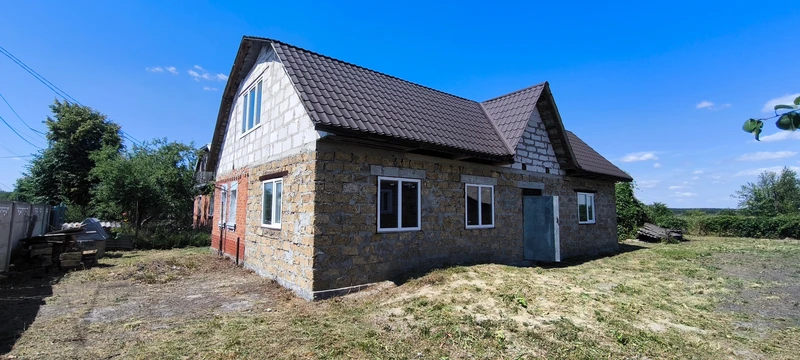 Будинок з великою ділянкою прямо на фасаді жвавої вулиці з активним трафіком — ідеально під бізнес! — фото 1 з 6