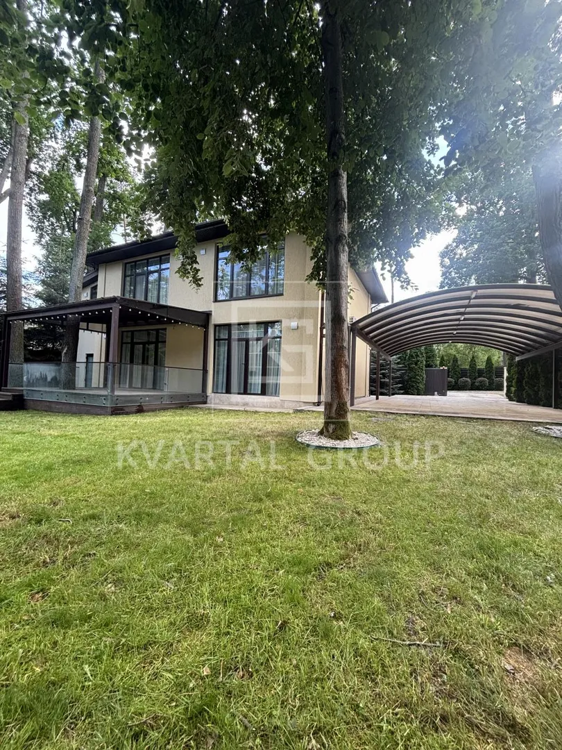 Продаж шикарного будинку — фото 1 з 5