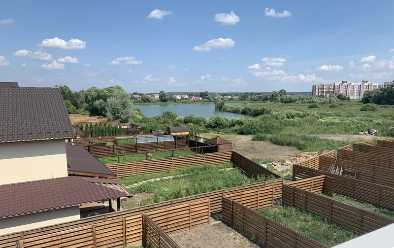Продам таунхаус з терасою та виходом до озера — фото 1 з 4