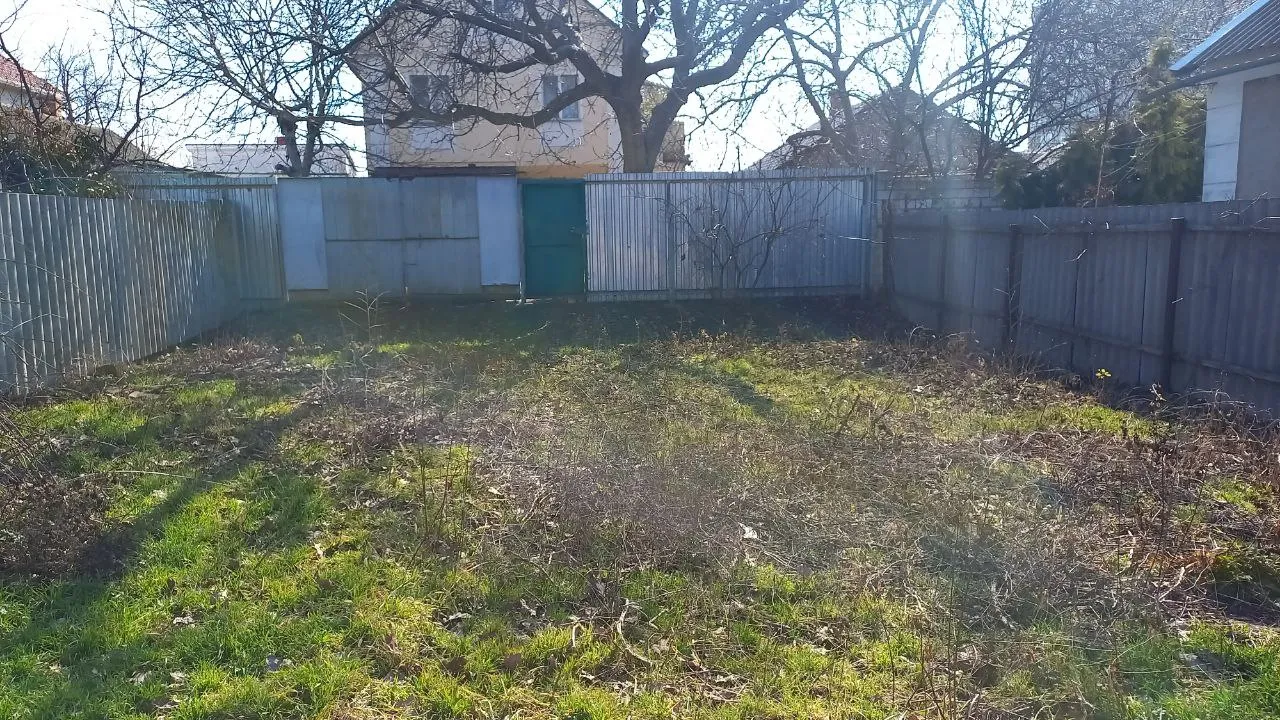 Учасок 6 соток Прожается
