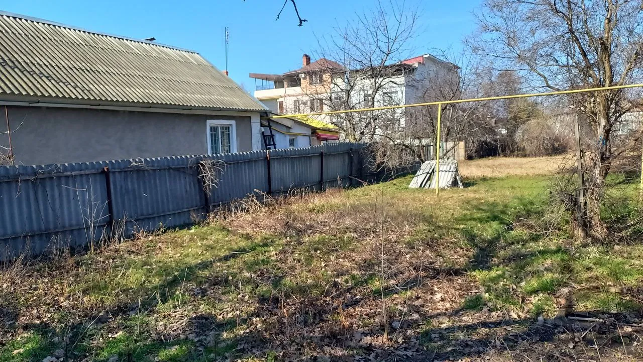 Учасок 6 соток Прожается